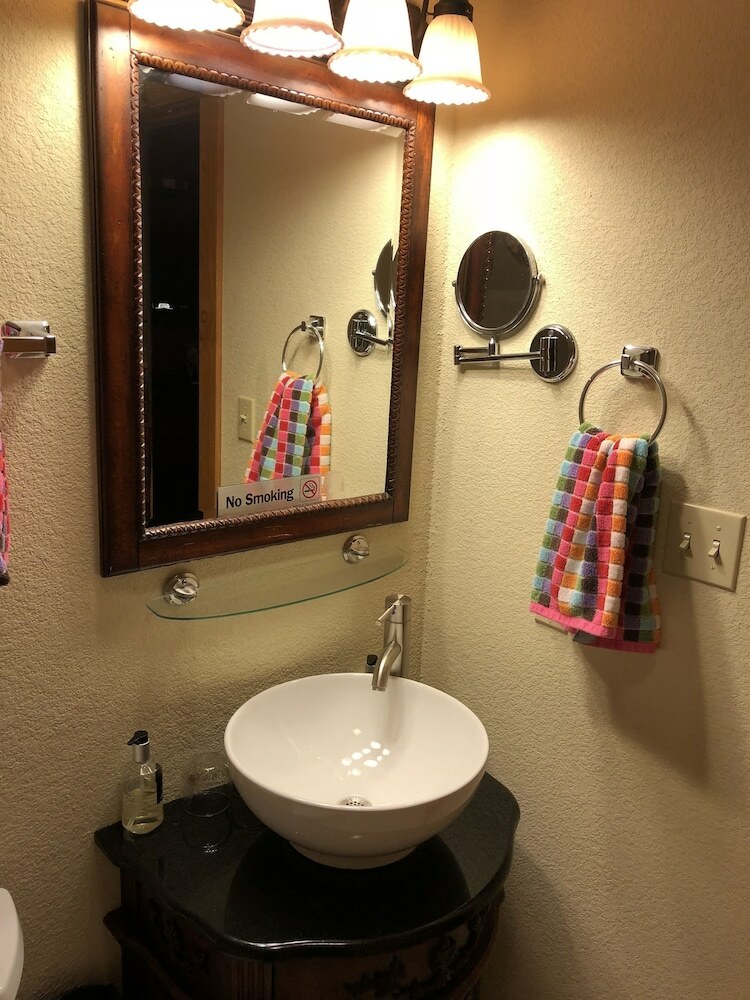 Bed & Breakfast All Seasons Inn