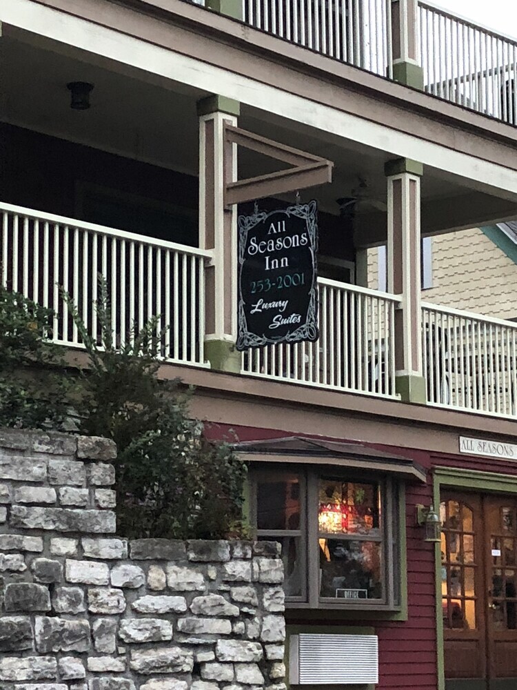 Bed & Breakfast All Seasons Inn