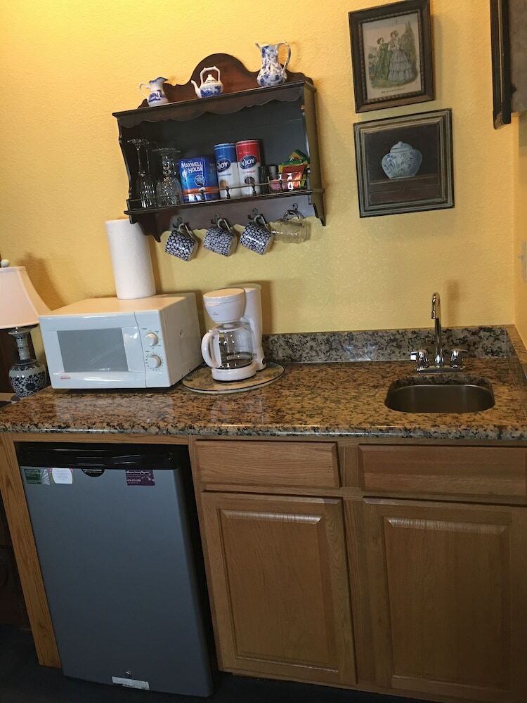 Bed & Breakfast All Seasons Inn