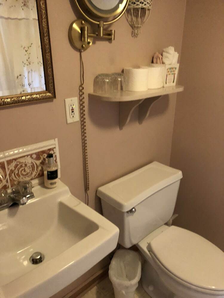 Bed & Breakfast All Seasons Inn