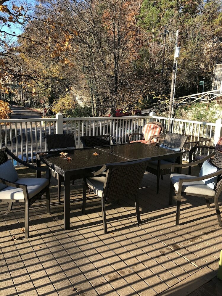 Bed & Breakfast All Seasons Inn