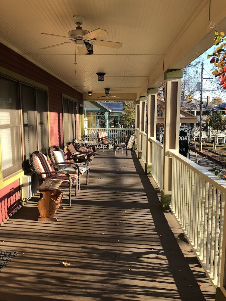 Bed & Breakfast All Seasons Inn