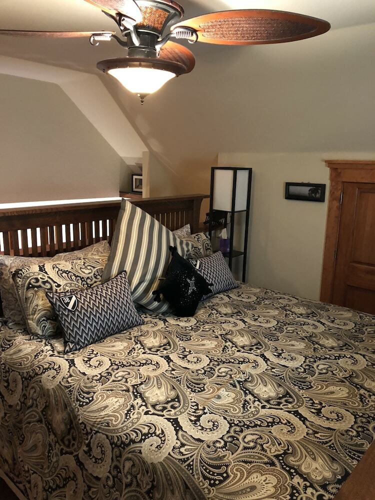 Bed & Breakfast All Seasons Inn