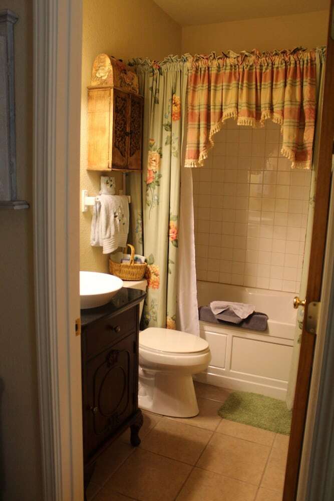 Bed & Breakfast All Seasons Inn