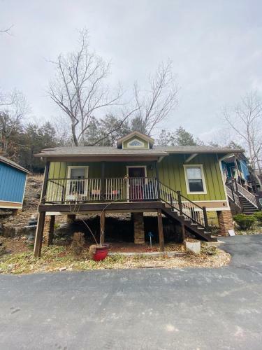 Bed & Breakfast All Seasons Treehouse Village