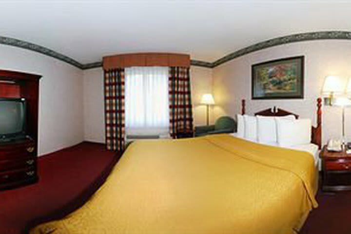 Eureka Holiday Hotel