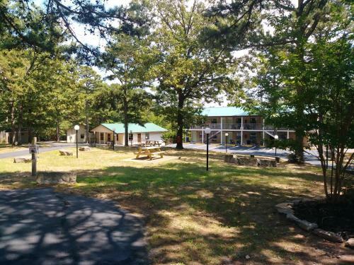 Hotel Plano Inn & Suites