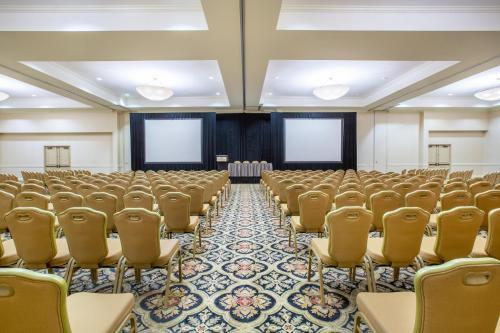 Crowne Plaza Hotel Mission Valley