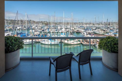 Bay Club Hotel And Marina