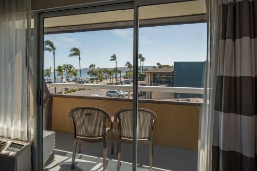 Bay Club Hotel And Marina