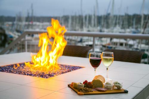Bay Club Hotel And Marina