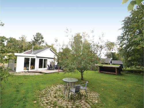 Three-bedroom Holiday Home In Allingabro