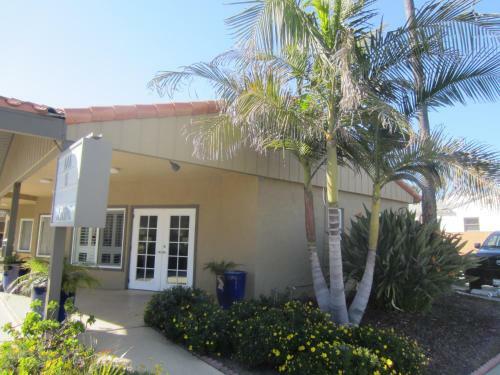 Hotel Pacific Shores Inn