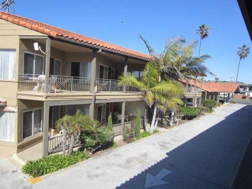 Hotel Pacific Shores Inn