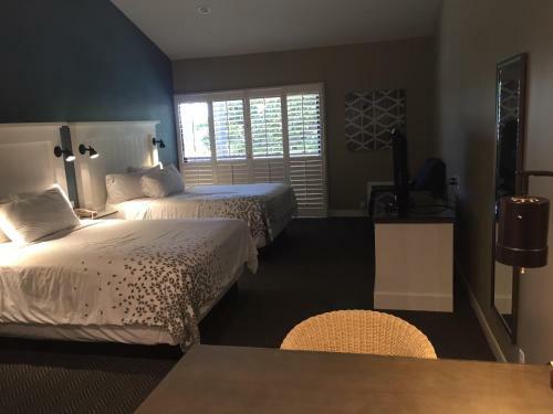 Hotel Pacific Shores Inn