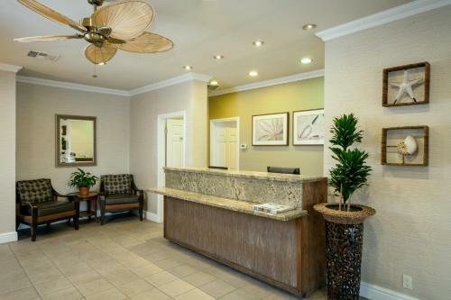 Hotel Pacific Shores Inn