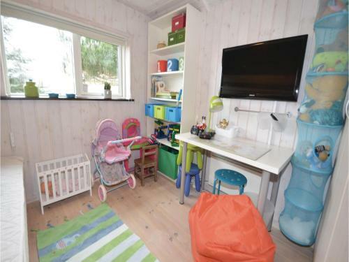 Four-bedroom Holiday Home Ebeltoft With Sea View 04