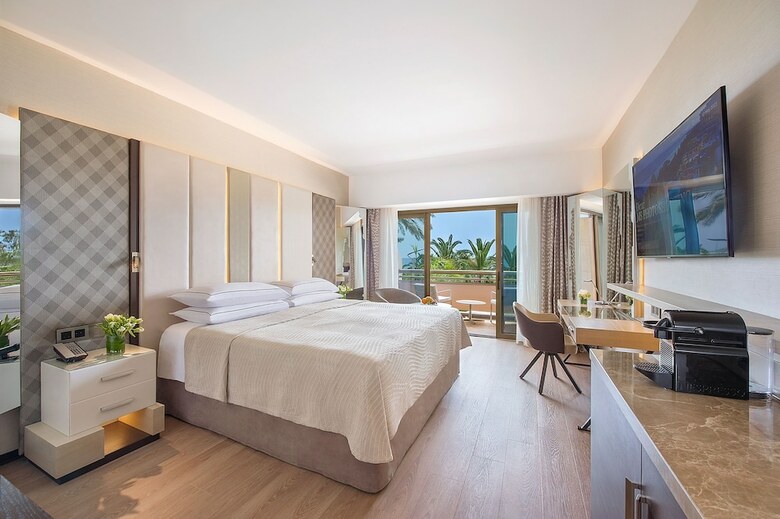 Four Seasons Hotel