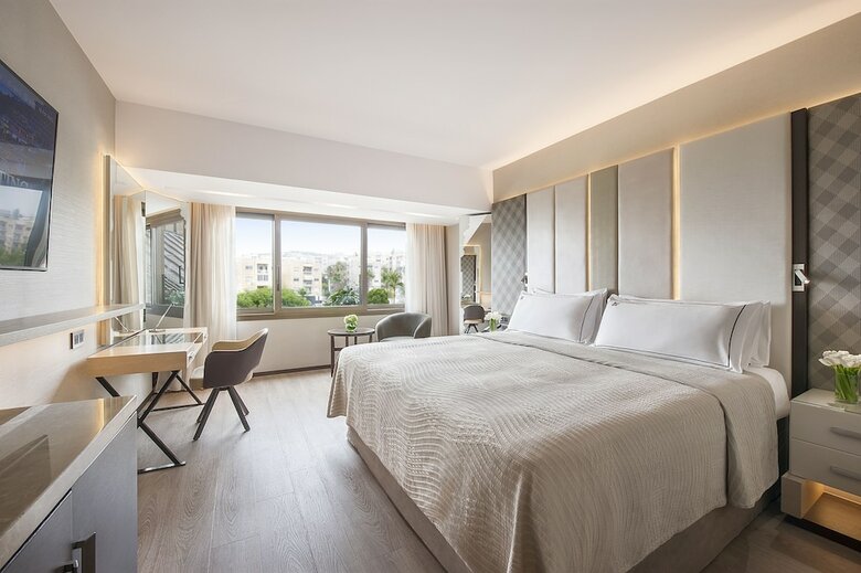 Four Seasons Hotel