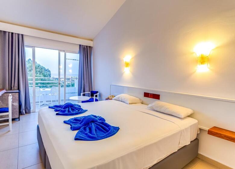 Hotel Adelais Bay