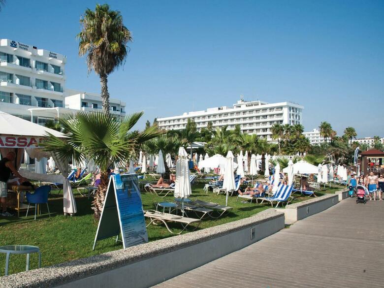 Hotel Silver Sands(.)