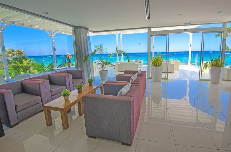 Hotel Silver Sands(.)
