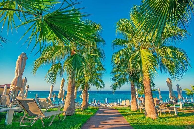Hotel Silver Sands(.)