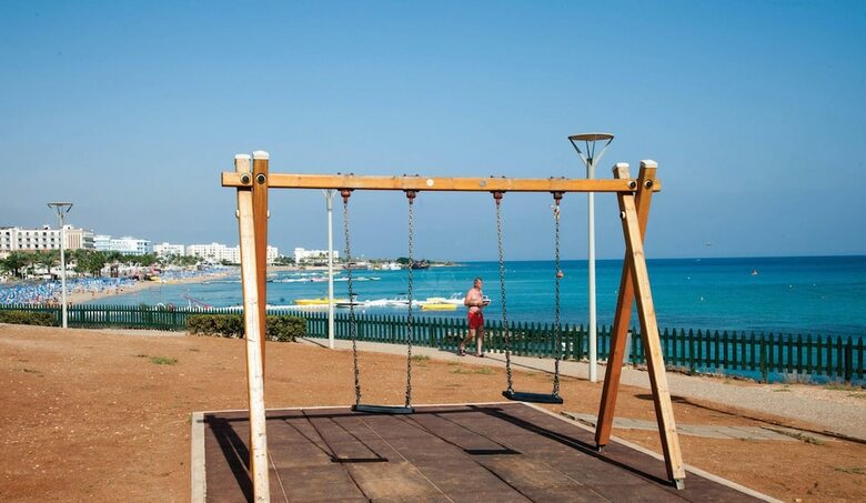 Hotel Silver Sands(.)