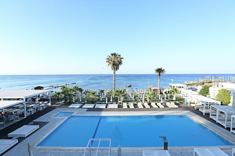 Hotel Silver Sands(.)