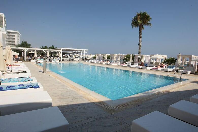 Hotel Silver Sands(.)