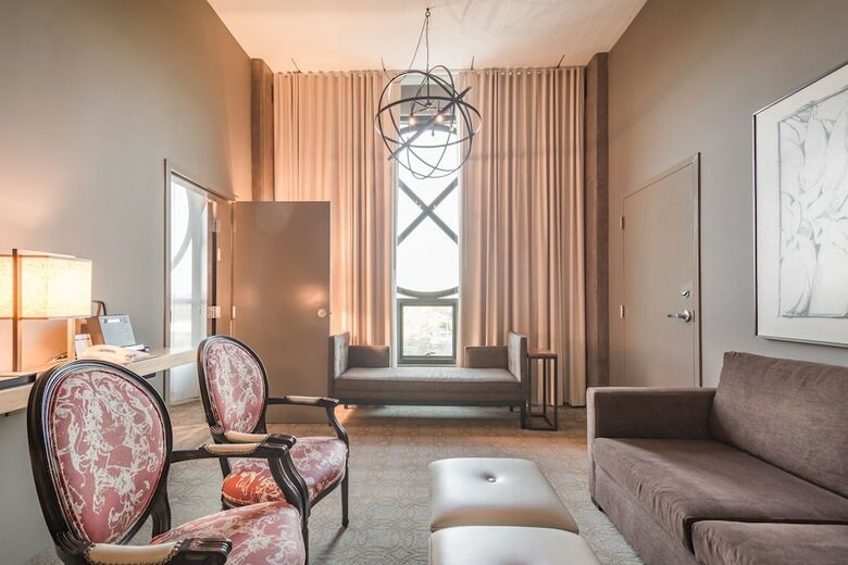 Proximity Hotel