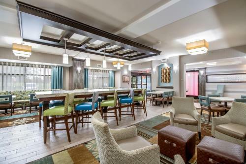 Hotel Hampton Inn West