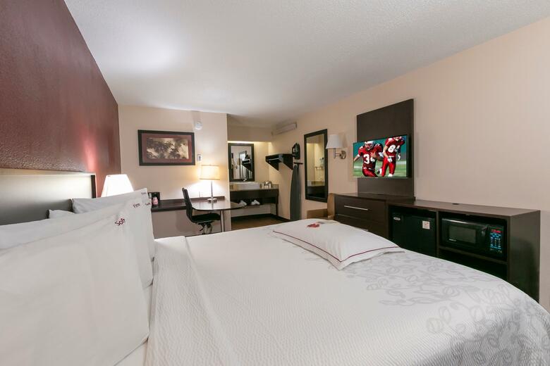 Hotel Red Roof Plus+ Columbus - The Ohio State University