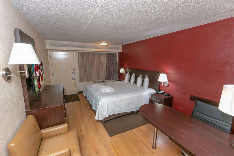 Hotel Red Roof Plus+ Columbus - The Ohio State University