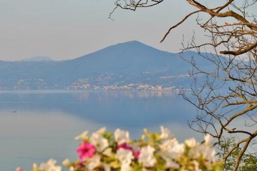 Apartamento In Front Of The Lake, A Step From Rome!
