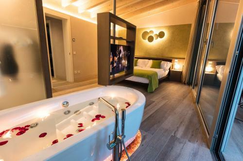 Bed & Breakfast San Colombano Suites