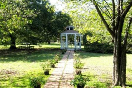 Alla's Historical Bed And Breakfast, Spa And Cabana