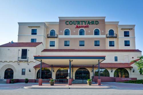 Hotel Courtyard Wichita At Old Town