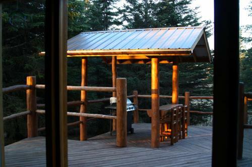 Wise Old Hunter Lodge