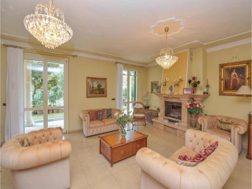Four-bedroom Holiday Home In Bolsena