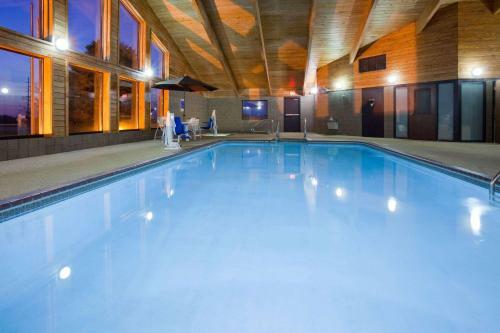 Hotel Americinn By Wyndham Spencer
