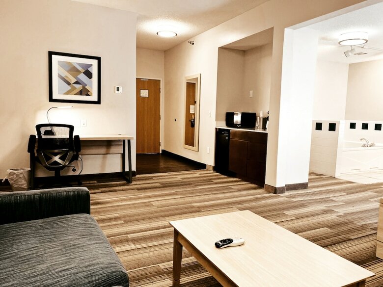 Holiday Inn Express Hotel & Suites Logansport