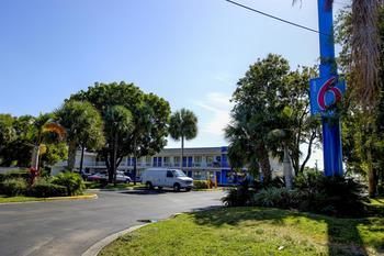 Motel 6 Lantana