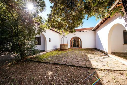 Livorno Villa Sleeps 7 Wifi