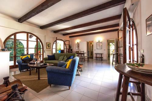 Livorno Villa Sleeps 7 Wifi