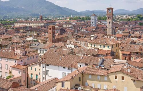 Two-bedroom Holiday Home In Castelvecchio Di Comp.