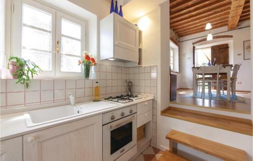 Two-bedroom Holiday Home In Castelvecchio Di Comp.