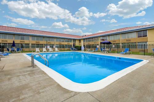 Hotel Econo Lodge Inn & Suites Triadelphia