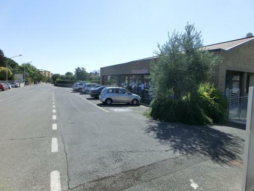 Home Marzia App. Red