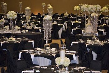 Hotel Cedar Shore Resort - Oacoma